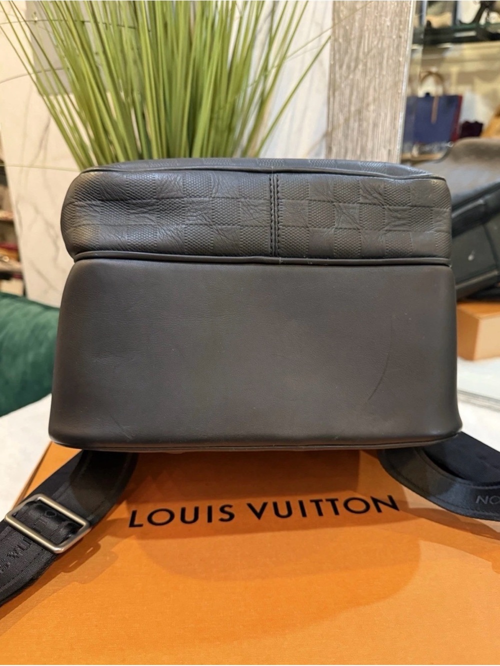 Louis Vuitton Men's Black Damier Graphite Backpack - Picture 7 of 15